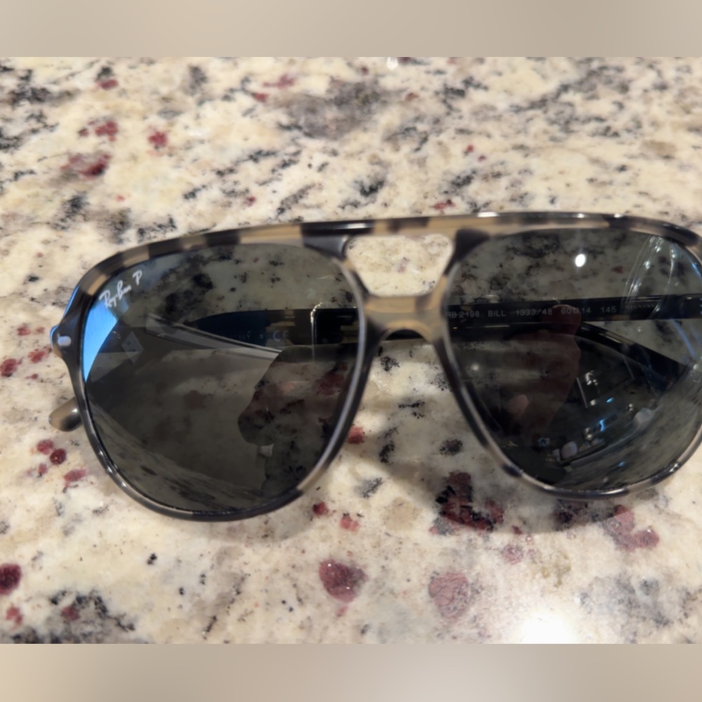 Polarized ray bans. Hardly worn.